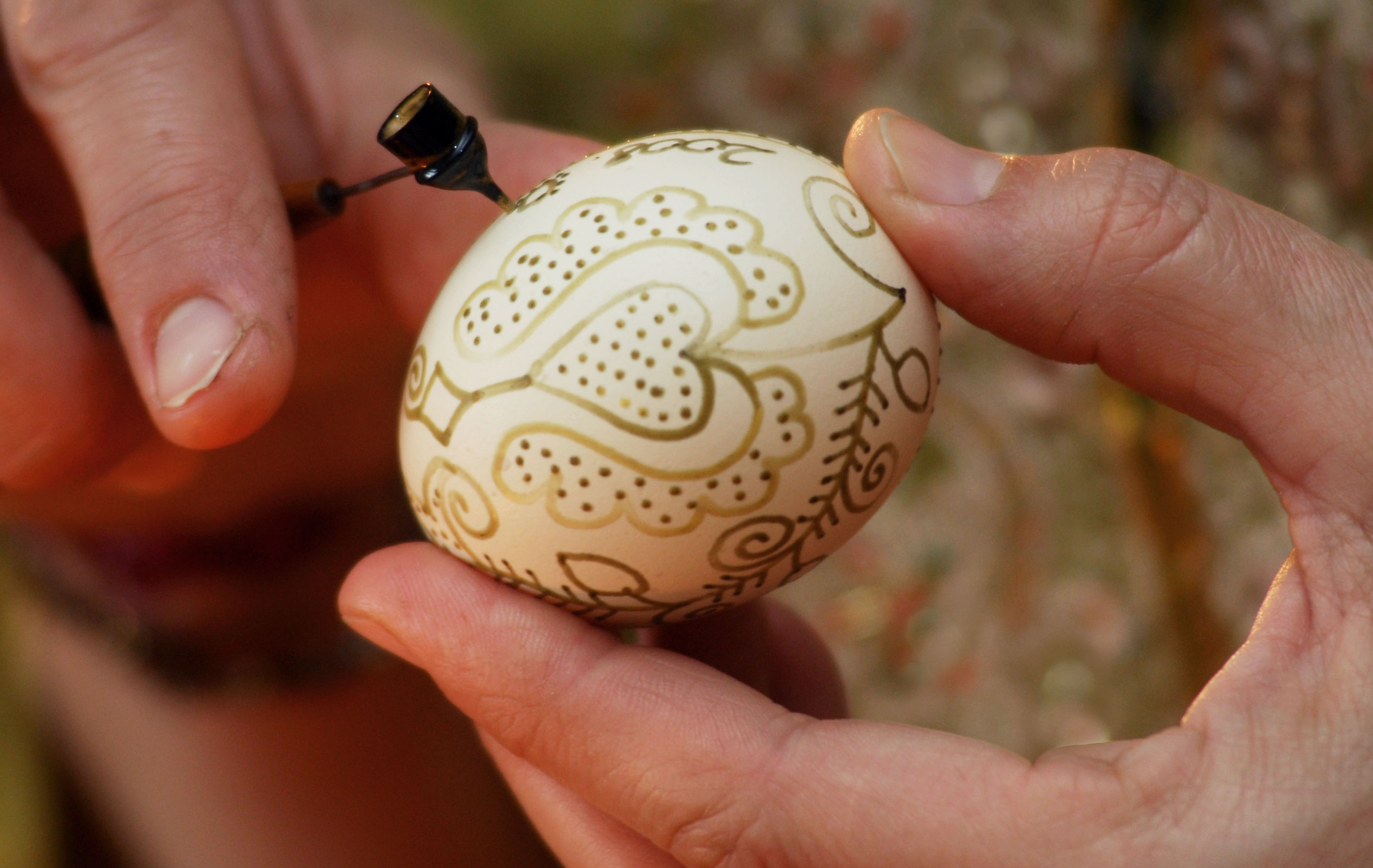 Szelesné Kása Ilona ,Így készül az írott hímes